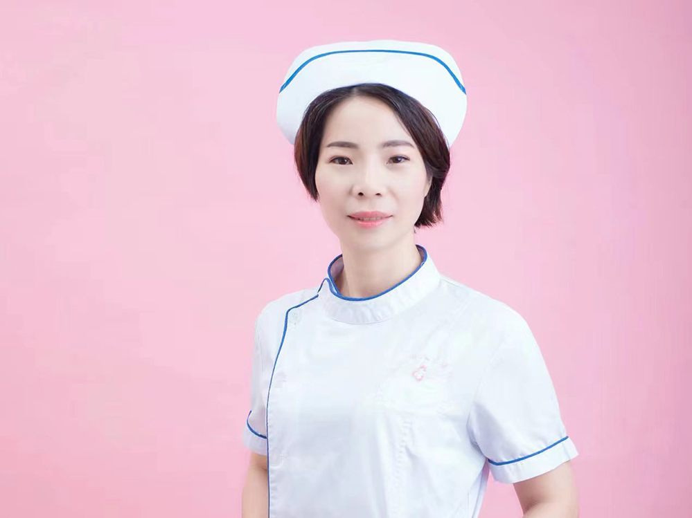 周林荣全身照.jpg