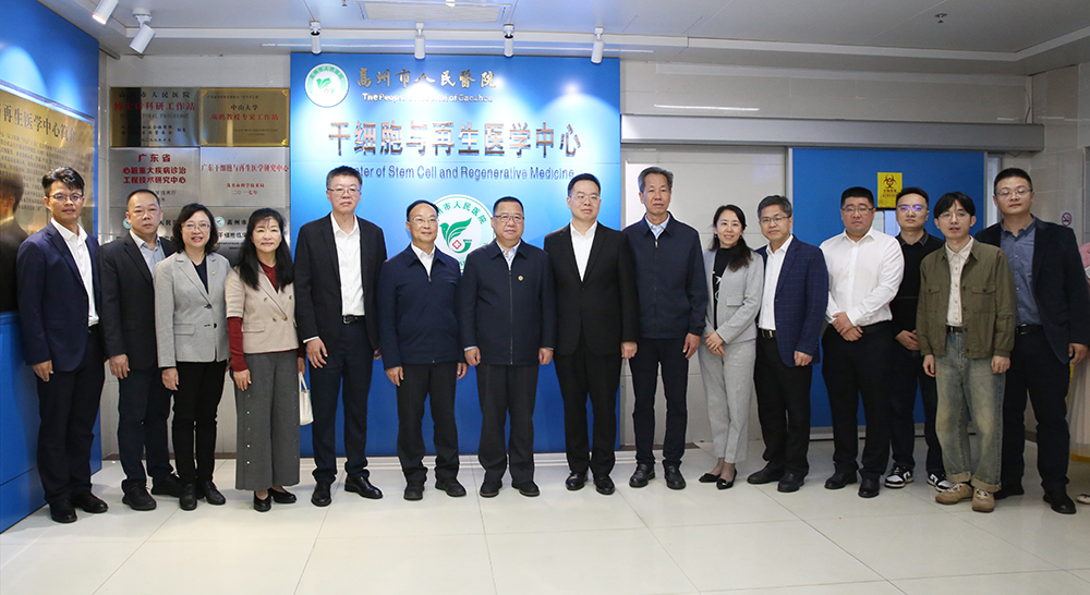 1 中山大学党委书记朱孔军（左七）、广东省农科院副院长何秀古（左六）在茂名市委常委、组织部部长黄毅（左八），茂名市委常委、政法委书记、高州市委书记王土瑞（右七）等领导的陪同下调研。.jpg