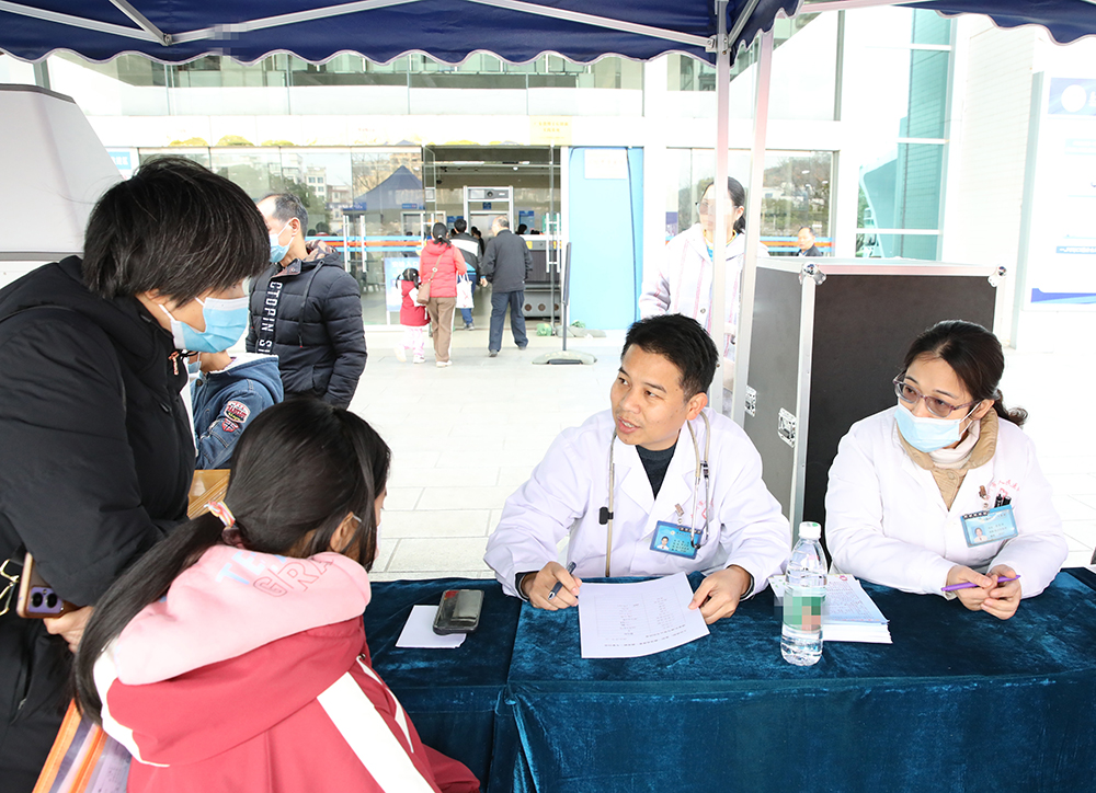 专家义诊1000.jpg