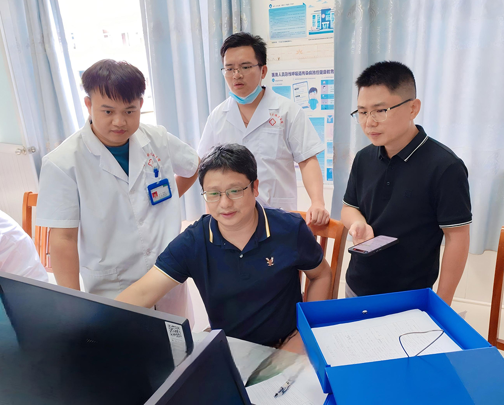 高州市人民医院胸痛中心专家到乡镇指导胸痛单元建设1000.jpg